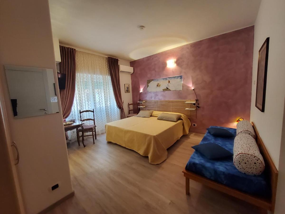 Annadia Sweet Home B&B Лідо-ді-Остія Екстер'єр фото